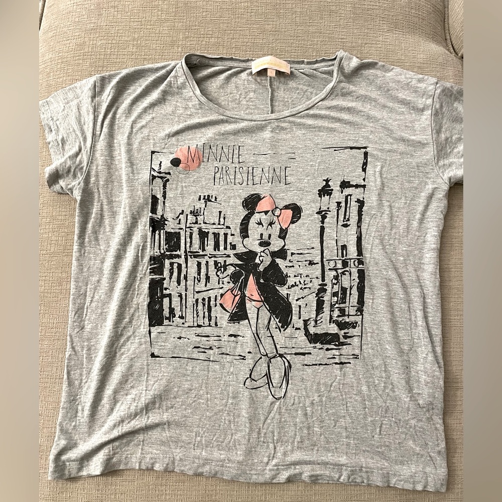 Disneyland Paris collection t-shirt. Size L.